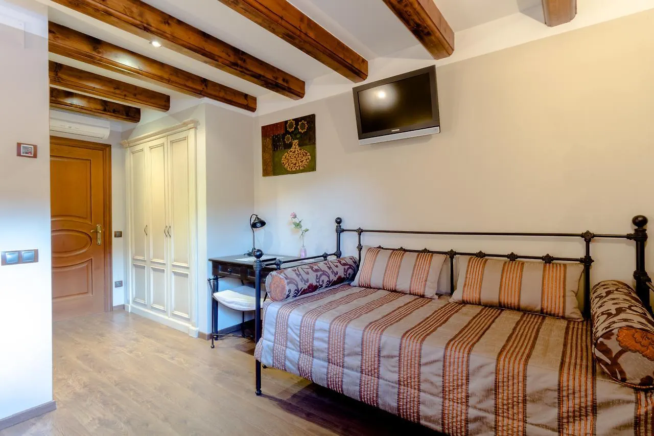 Hotel Flor De Neu El Pont de Suert 2*,  Spain